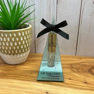 NIB! Too Faced
Lip Injection Ornament